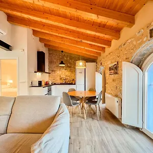 Ganganell Atic Con Terraza En , Besalú España